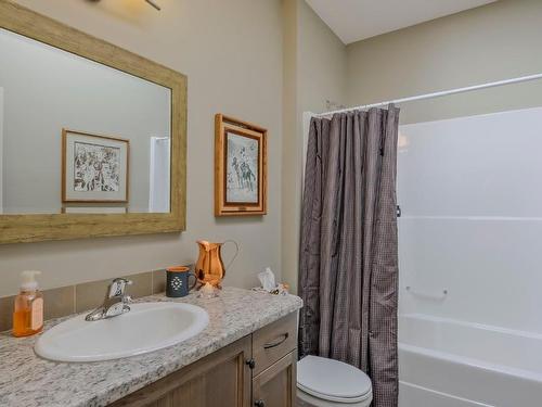 1257 Feedham Avenue, Kelowna, BC - Indoor Photo Showing Bathroom