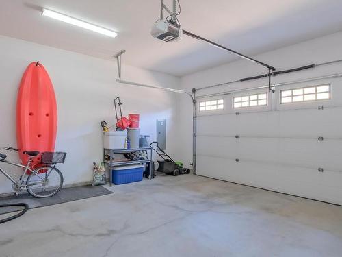 1257 Feedham Avenue, Kelowna, BC - Indoor Photo Showing Garage