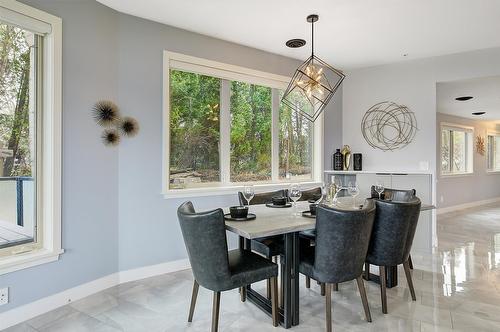 1101-4014 Pritchard Drive, West Kelowna, BC - Indoor Photo Showing Dining Room