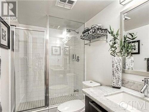 #314 -11 St Joseph St, Toronto, ON - Indoor Photo Showing Bathroom