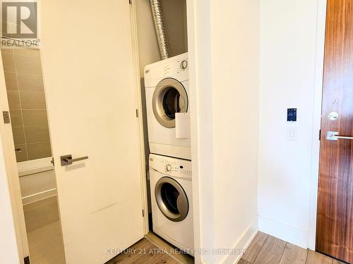 #616 -111 St Clair Ave W, Toronto, ON - Indoor Photo Showing Laundry Room