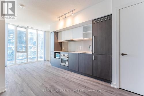 #1107 -138 Downes St, Toronto, ON - Indoor Photo Showing Kitchen