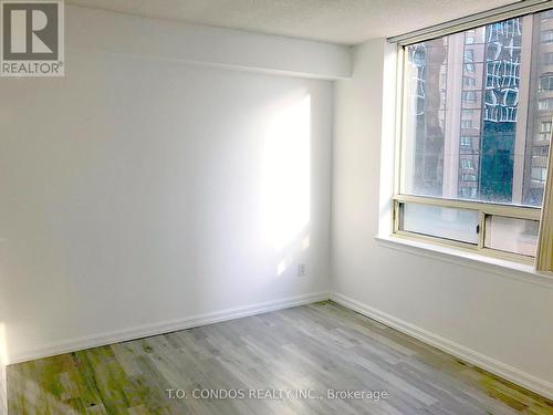 511 - 633 Bay Street, Toronto, ON - Indoor Photo Showing Other Room