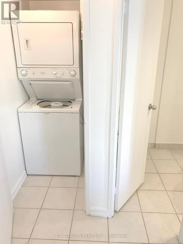 #511 -633 Bay St, Toronto, ON - Indoor Photo Showing Laundry Room