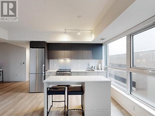 #521 -8 Tippett Rd, Toronto, ON - Indoor Photo Showing Kitchen With Upgraded Kitchen