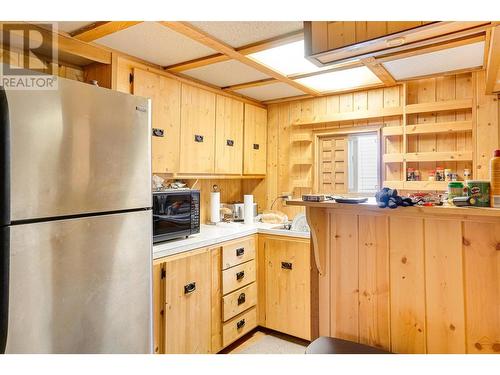 43 584 Columbia Avenue, Kitimat, BC - Indoor Photo Showing Kitchen