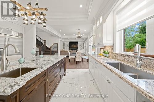 14 Clemson Crescent, Vaughan, ON - Indoor Photo Showing Kitchen With Upgraded Kitchen