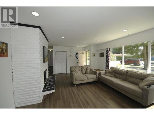 4910 Gair Avenue, Terrace, BC - Indoor Photo Showing Living Room