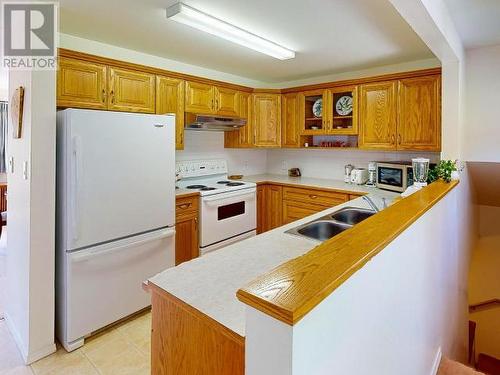 6965 Richmond Street, Powell River, BC - Indoor Photo Showing Kitchen With Double Sink
