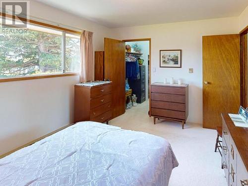 6965 Richmond Street, Powell River, BC - Indoor Photo Showing Bedroom
