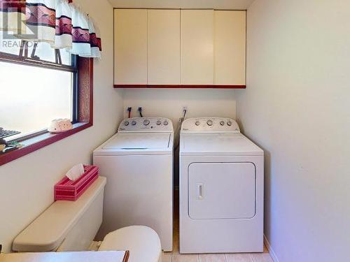 6965 Richmond Street, Powell River, BC - Indoor Photo Showing Laundry Room