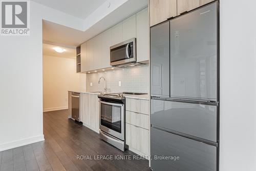 #305 -100 Eagle Rock Way, Vaughan, ON - Indoor Photo Showing Kitchen With Upgraded Kitchen
