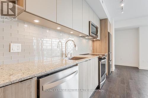 #305 -100 Eagle Rock Way, Vaughan, ON - Indoor Photo Showing Kitchen With Upgraded Kitchen