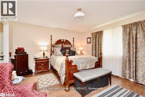 25 Glen Oak Court, Barrie, ON - Indoor Photo Showing Bedroom