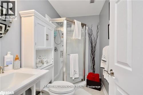 25 Glen Oak Court, Barrie, ON - Indoor Photo Showing Bathroom