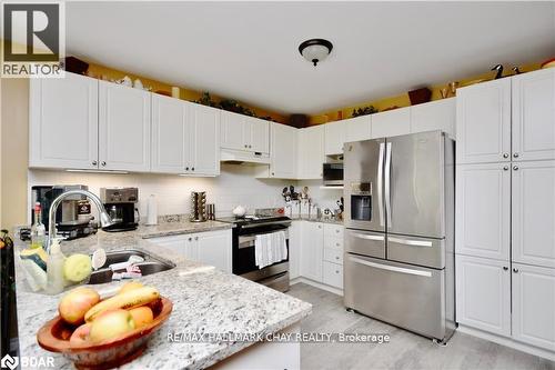 25 Glen Oak Court, Barrie, ON - Indoor Photo Showing Kitchen With Double Sink