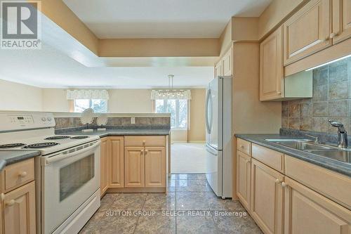 34 - 14 Doon Drive, London, ON - Indoor Photo Showing Kitchen With Double Sink