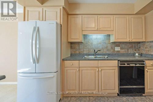 34 - 14 Doon Drive, London, ON - Indoor Photo Showing Kitchen With Double Sink