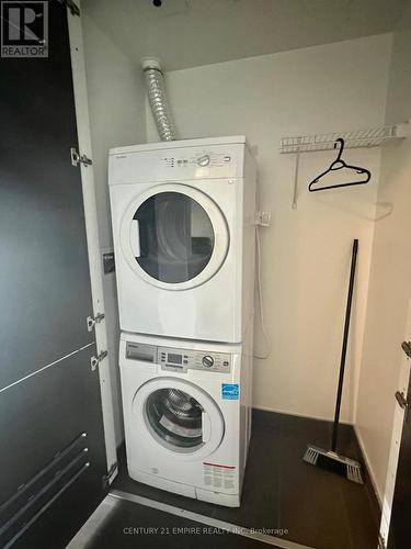 #1306 -629 King St W, Toronto, ON - Indoor Photo Showing Laundry Room