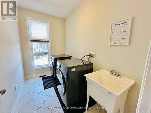 66 Woodhaven Ave, Aurora, ON - Indoor Photo Showing Laundry Room