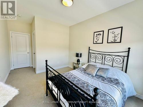 66 Woodhaven Ave, Aurora, ON - Indoor Photo Showing Bedroom