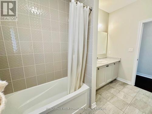66 Woodhaven Ave, Aurora, ON - Indoor Photo Showing Bathroom