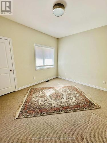 66 Woodhaven Ave, Aurora, ON - Indoor Photo Showing Other Room