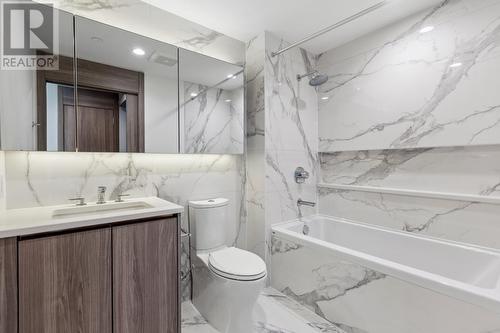 4305 4890 Lougheed Highway, Burnaby, BC - Indoor Photo Showing Bathroom