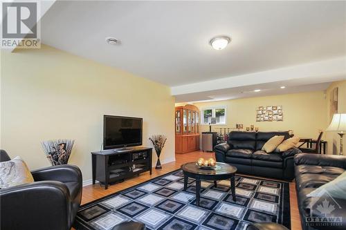109 Brittany Street, Carleton Place, ON - Indoor Photo Showing Living Room