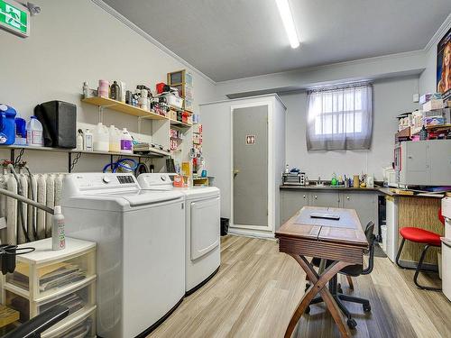 Salle de lavage - 41  - 43A Rue St-Vincent, Sainte-Agathe-Des-Monts, QC - Indoor Photo Showing Laundry Room