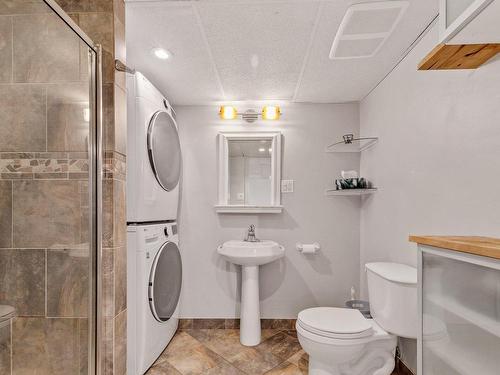 Bathroom - 5860  - 5862 Rue De Toulouse, Montréal (Mercier/Hochelaga-Maisonneuve), QC - Indoor Photo Showing Laundry Room