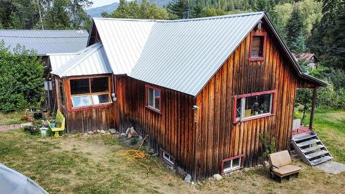 7609 2Nd Avenue, Ymir, BC - Outdoor With Exterior