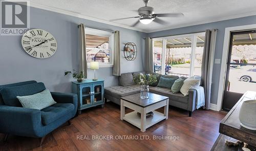 92 Arcadia Crescent, London, ON - Indoor Photo Showing Living Room
