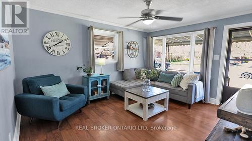 92 Arcadia Crescent, London, ON - Indoor Photo Showing Living Room