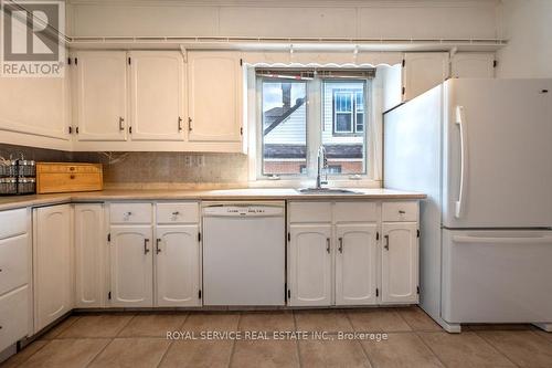 640 Sherbrooke St, Peterborough, ON - Indoor Photo Showing Kitchen