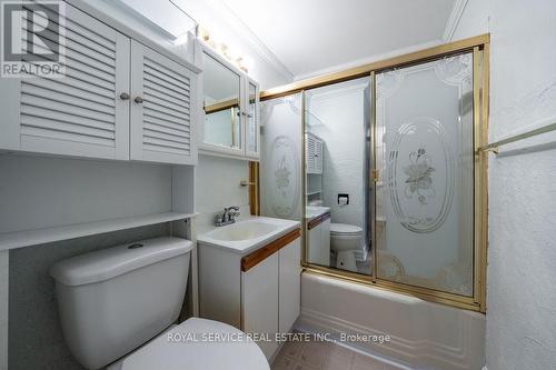640 Sherbrooke St, Peterborough, ON - Indoor Photo Showing Bathroom