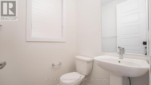 25 Monteith Drive, Brantford, ON - Indoor Photo Showing Bathroom