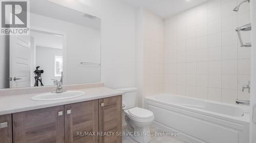 25 Monteith Dr, Brantford, ON - Indoor Photo Showing Bathroom