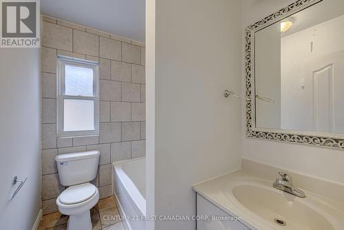 63 Bond St, London, ON - Indoor Photo Showing Bathroom