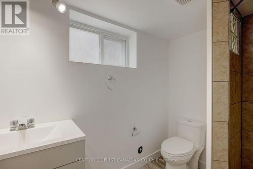 63 Bond St, London, ON - Indoor Photo Showing Bathroom