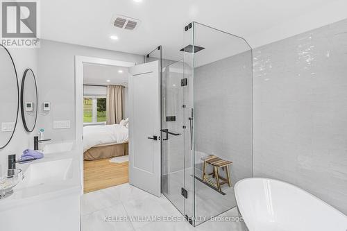 16 Mercury Rd, Hamilton, ON - Indoor Photo Showing Bathroom