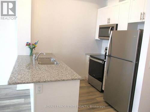 #620 -5055 Greenlane Rd, Lincoln, ON - Indoor Photo Showing Kitchen With Stainless Steel Kitchen With Double Sink