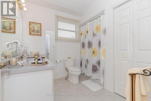 12 Hart Crescent, London, ON - Indoor Photo Showing Bathroom