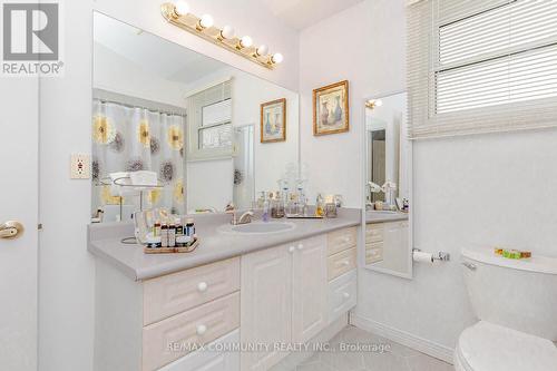 12 Hart Cres, London, ON - Indoor Photo Showing Bathroom