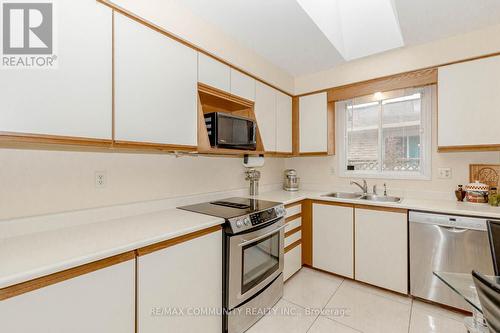 12 Hart Cres, London, ON - Indoor Photo Showing Kitchen With Double Sink