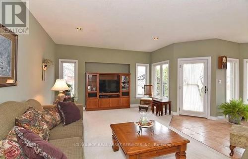 282 Ambleside Drive, London, ON - Indoor Photo Showing Living Room
