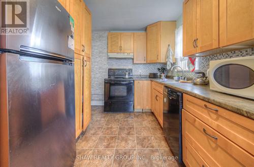 12 Christopher Dr, Cambridge, ON - Indoor Photo Showing Kitchen With Double Sink