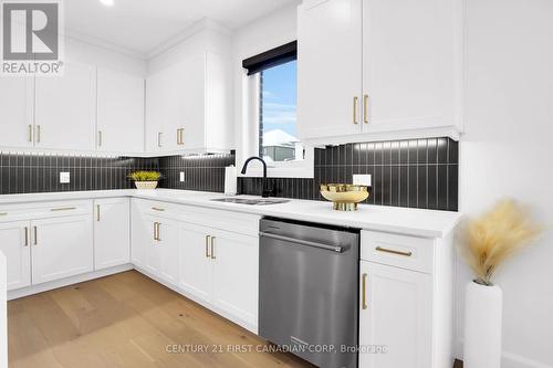 3487 Isleworth Road Road, London, ON - Indoor Photo Showing Kitchen