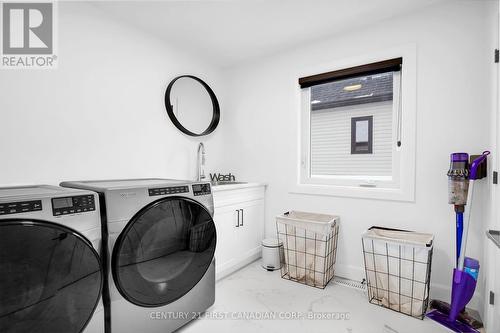 3487 Isleworth Road Road, London, ON - Indoor Photo Showing Laundry Room