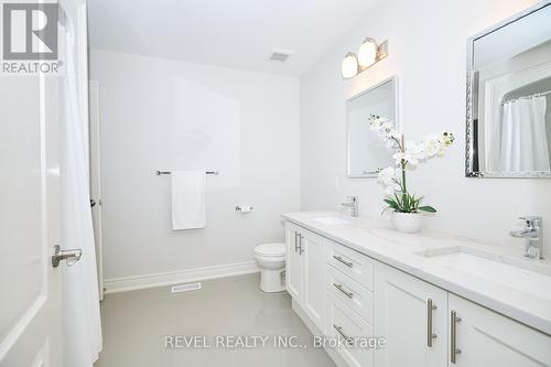 22 Queens Circ, Fort Erie, ON - Indoor Photo Showing Bathroom